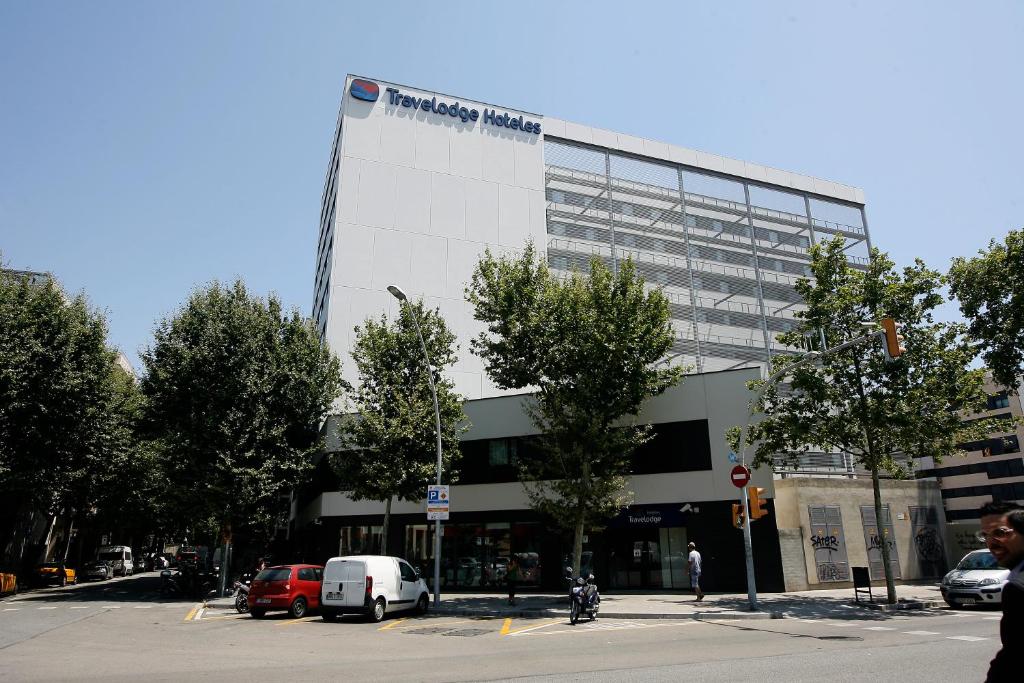 81184122 Travelodge Barcelona Poblenou 3 - Зображення 1